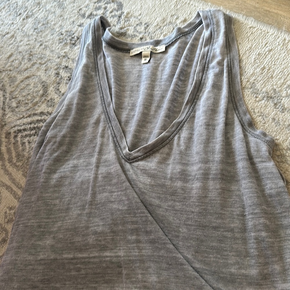 Express One Eleven gray tank